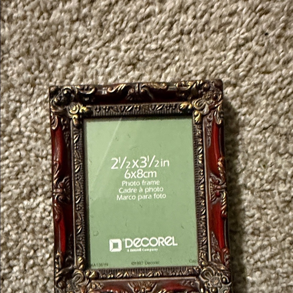 Decorel Vintage 1997 Wooden Ornate Red and Gold Photo Frame - Picture 2 of 7